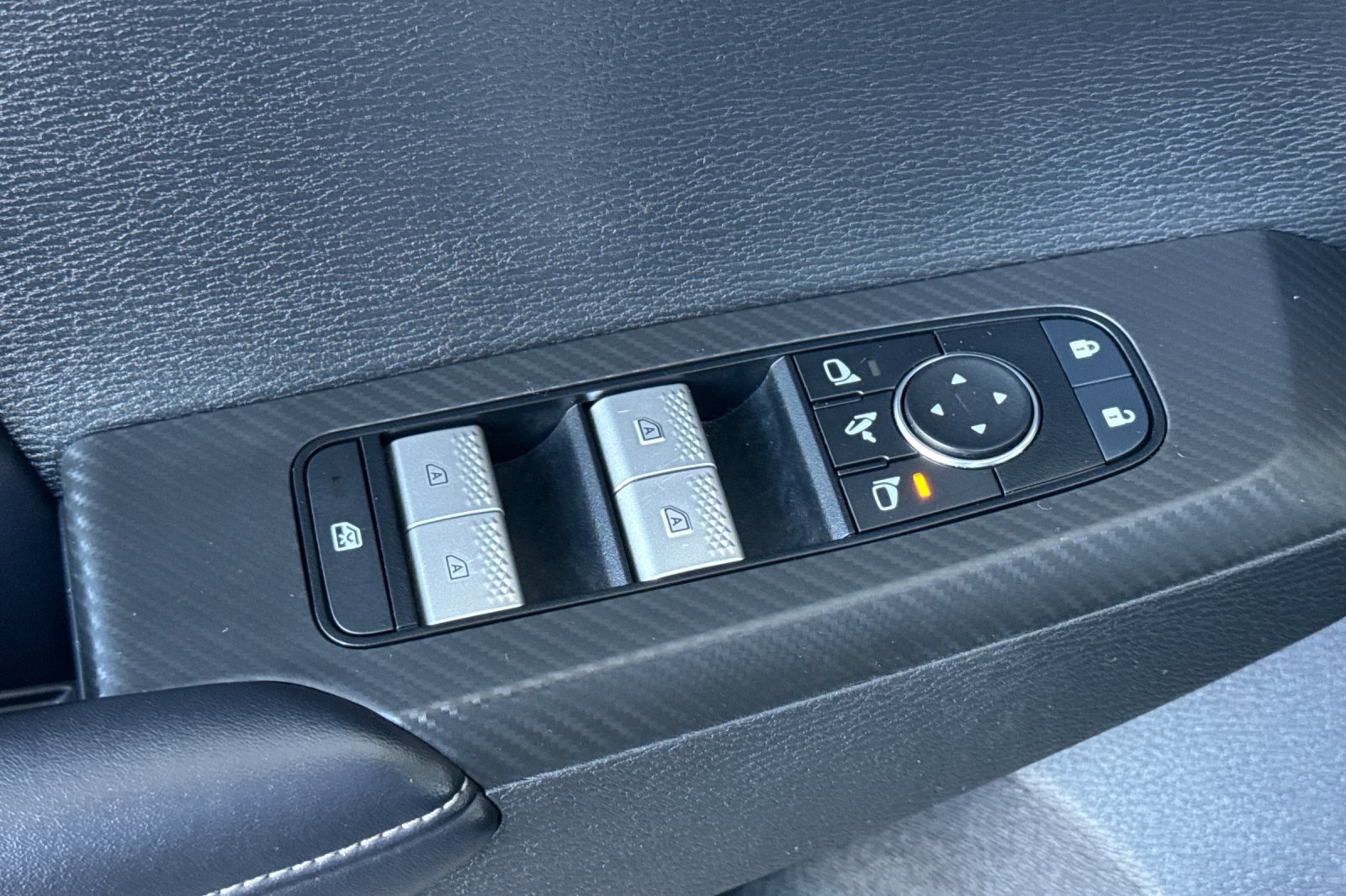 Used 2025 Mitsubishi Outlander SE FWD image 17