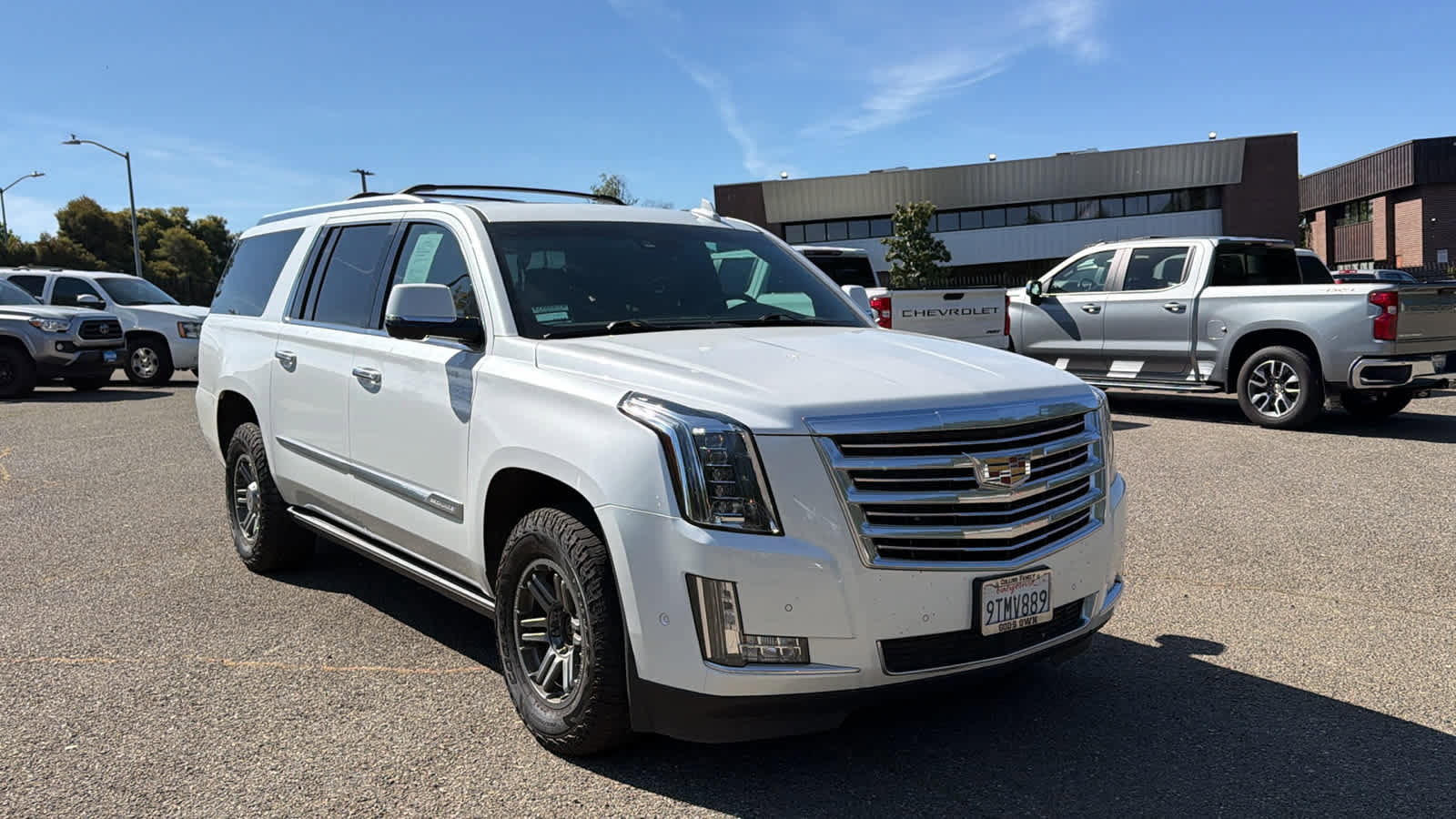 Used 2017 Cadillac Escalade ESV Platinum image 3