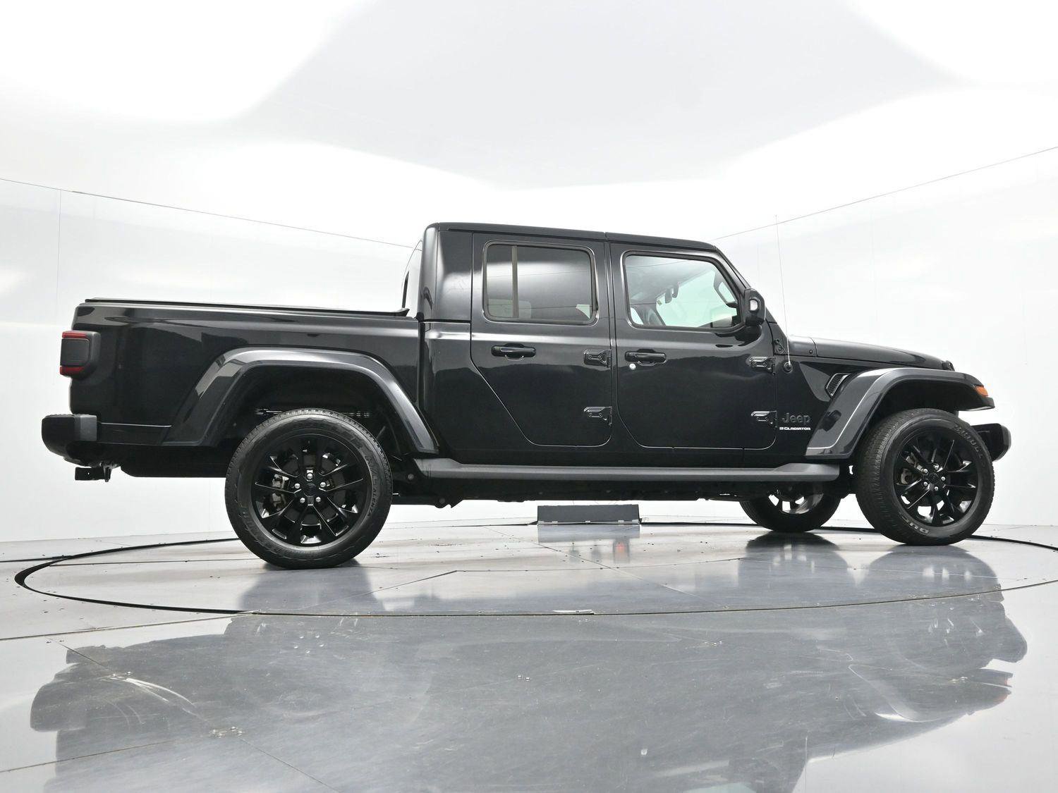 Used 2023 Jeep Gladiator Overland AWD/4WD image 47