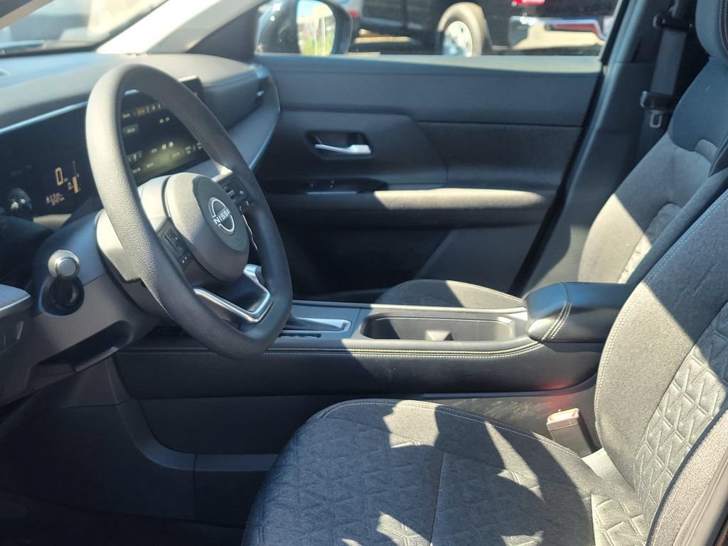 Used 2025 Nissan Kicks SV AWD/4WD image 14