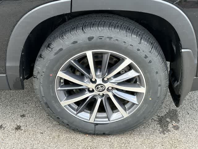 Used 2019 Toyota Highlander XLE AWD/4WD image 4
