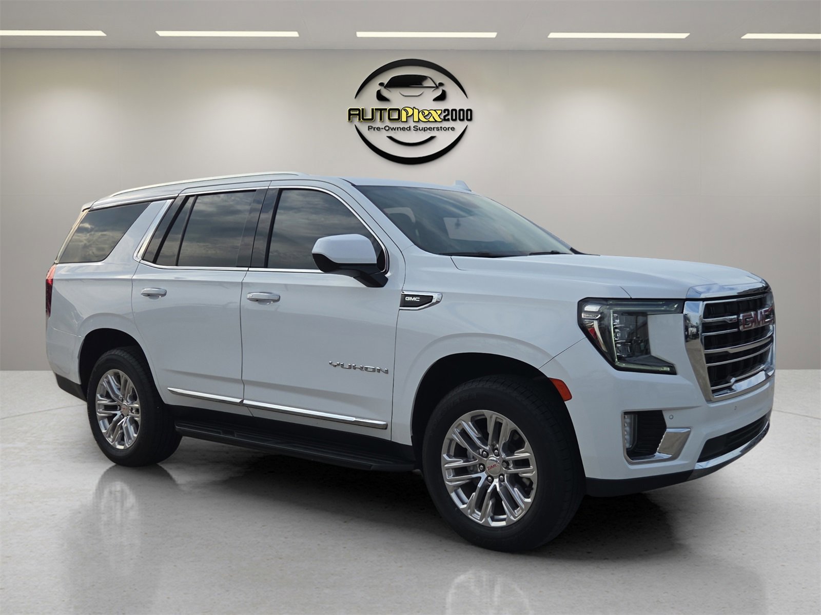Used 2023 GMC Yukon SLT image 1
