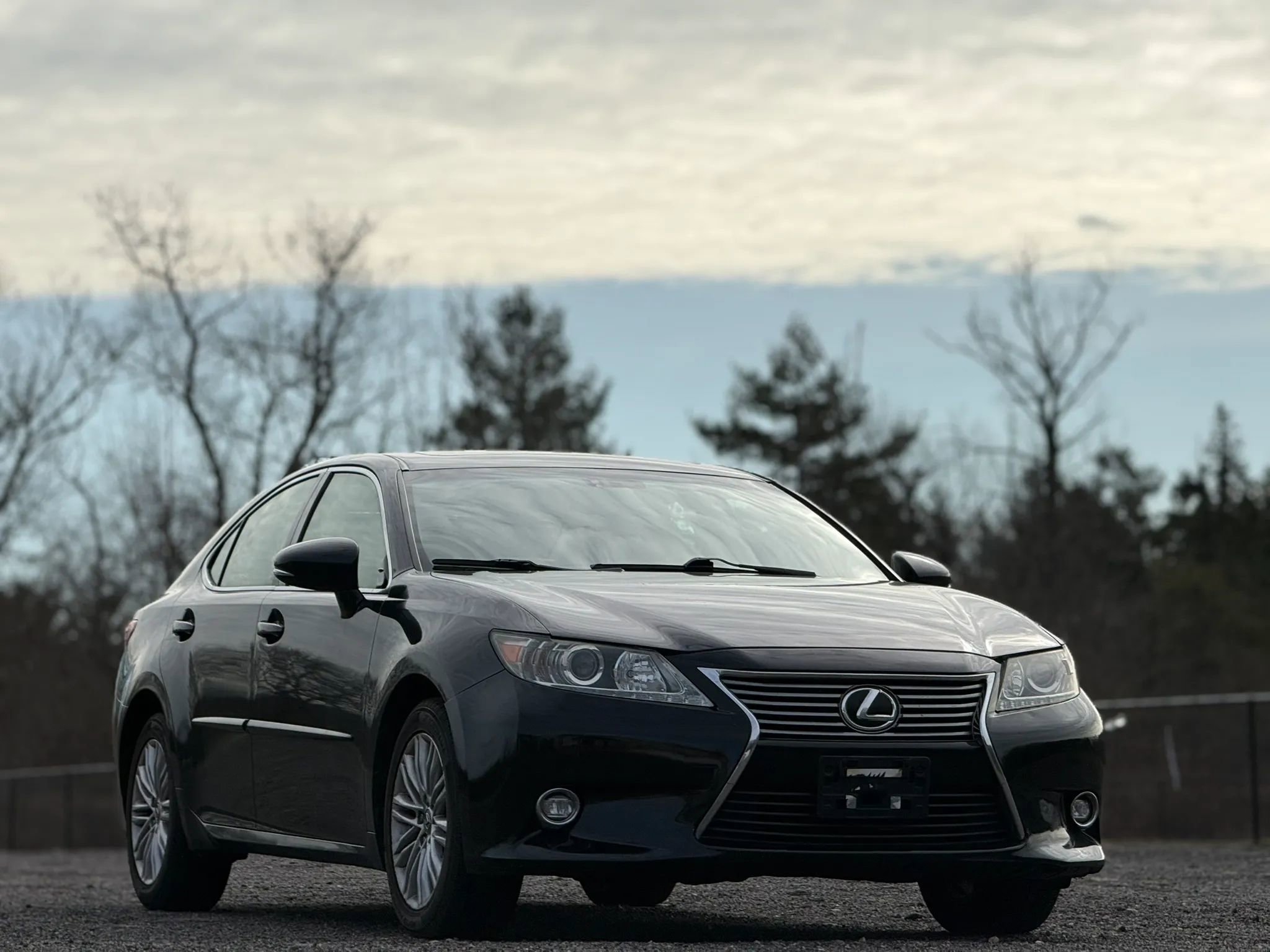 Used 2014 Lexus ES 350 w/ Luxury Package FWD image 2