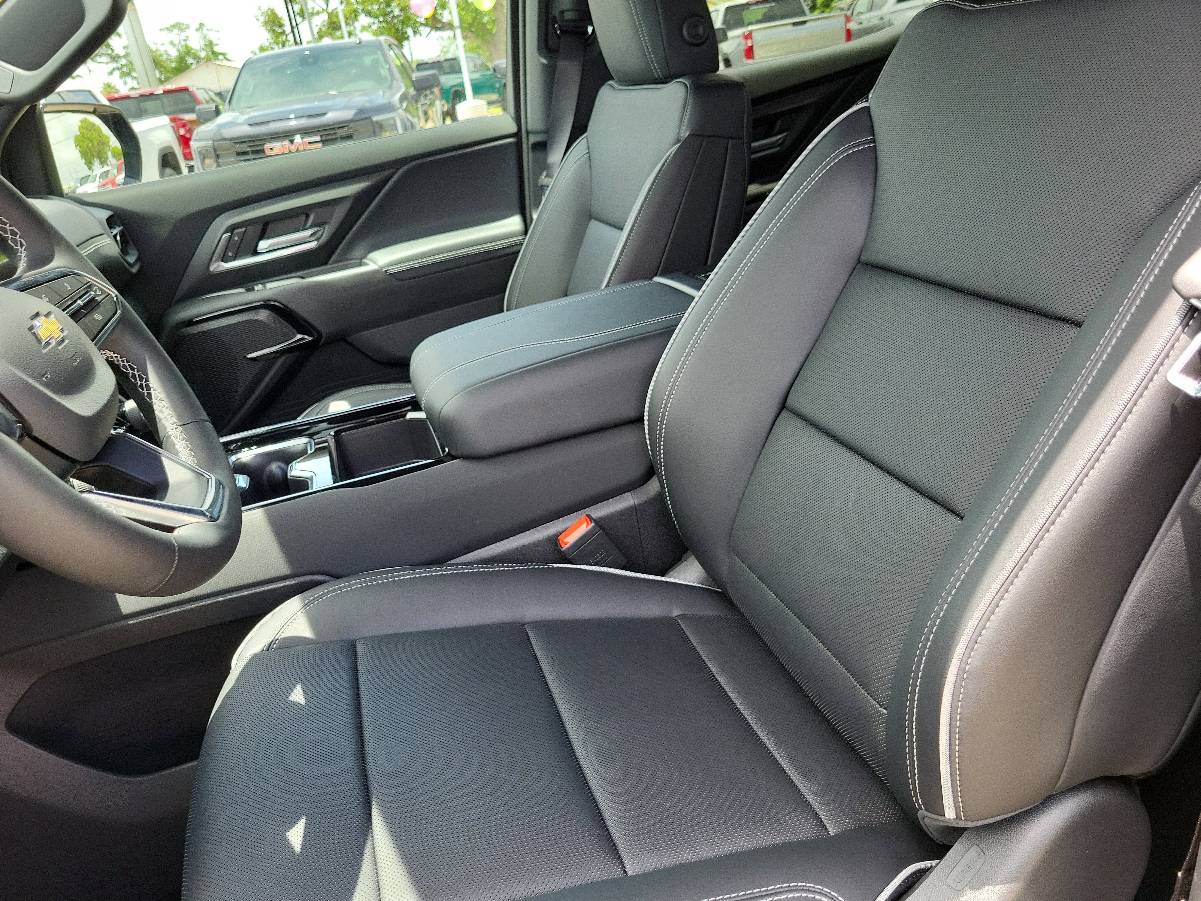 New 2025 Chevrolet Silverado EV LT image 15