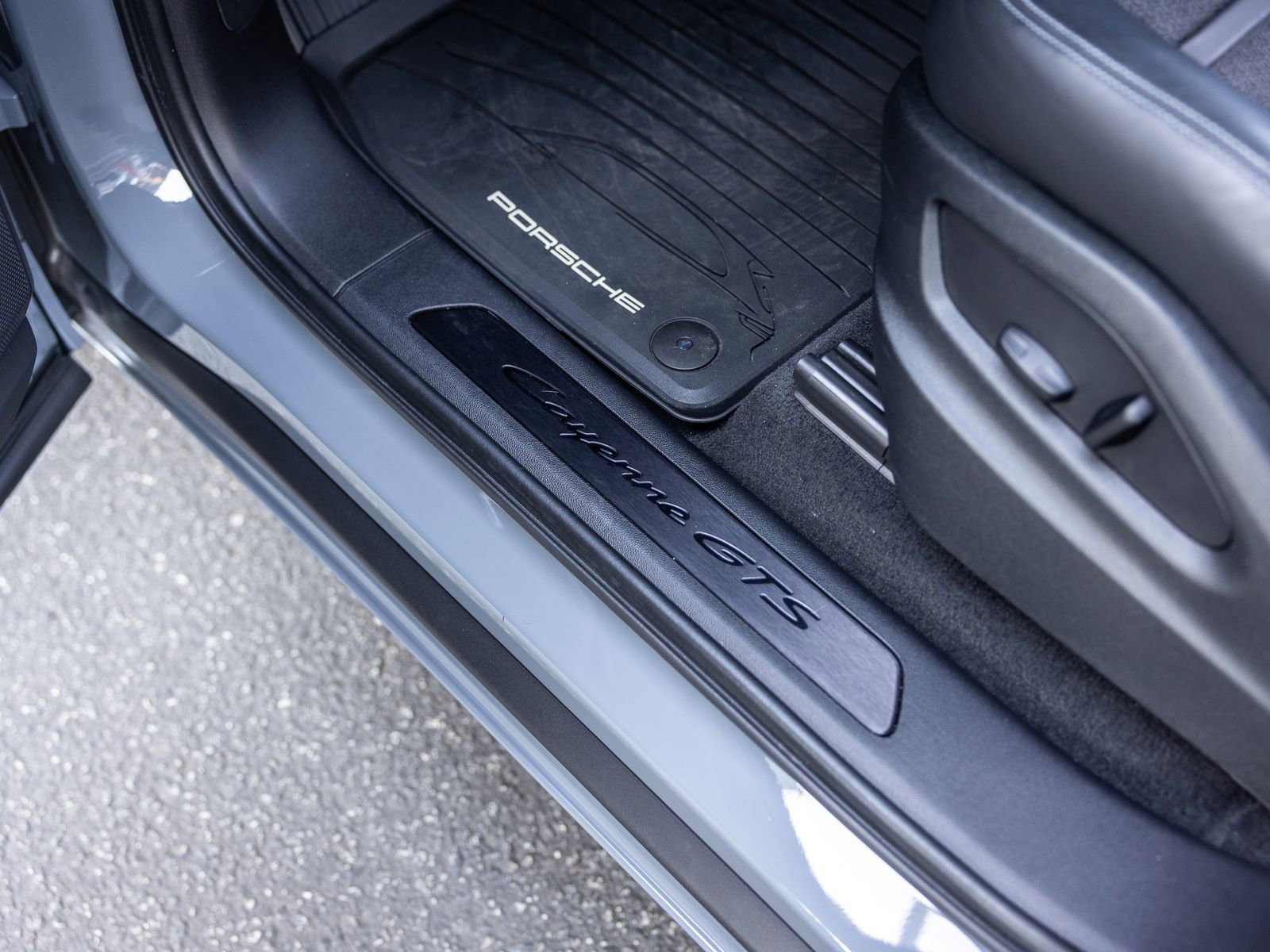 Certified 2025 Porsche Cayenne GTS image 44