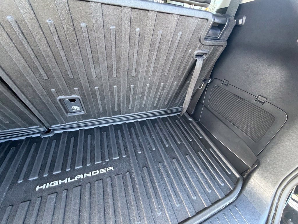Used 2023 Toyota Highlander XLE AWD/4WD image 43
