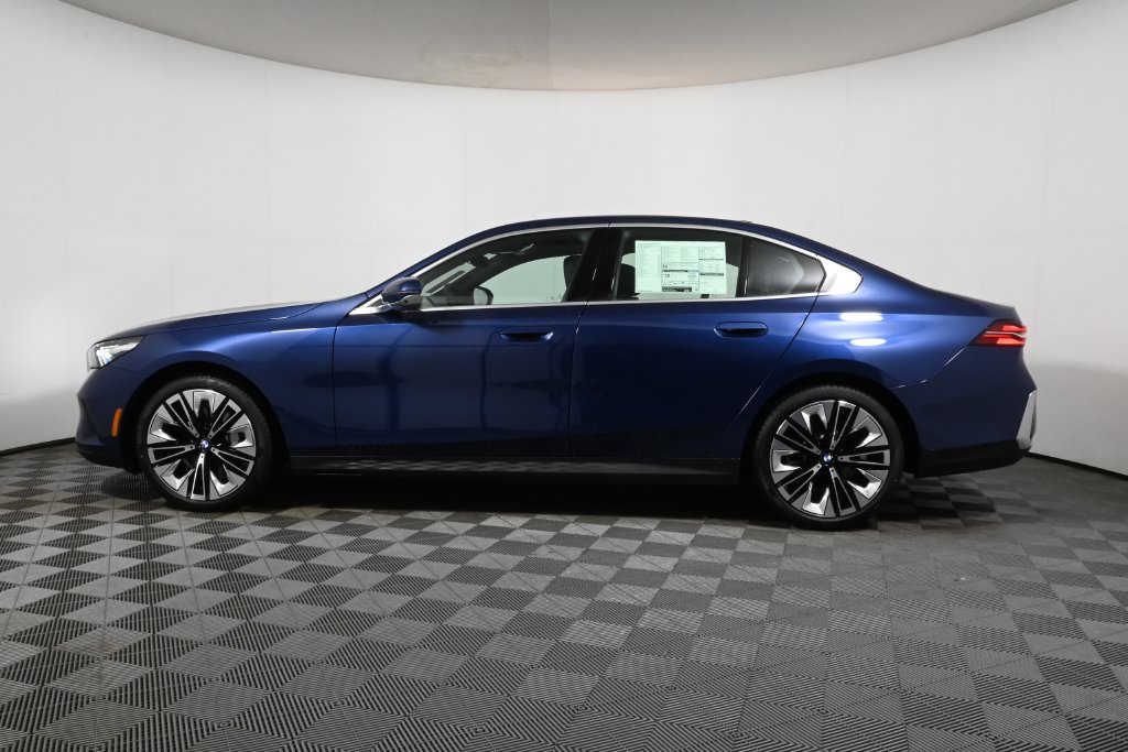 Used 2026 BMW 530i xDrive w/ Premium Package AWD/4WD image 2