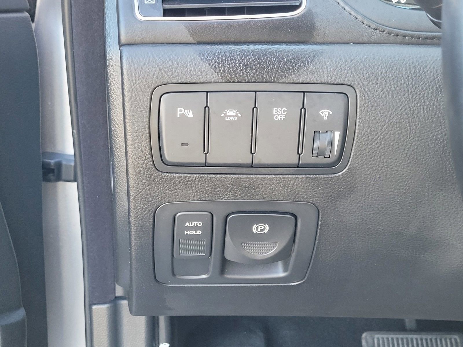 Used 2012 Hyundai Genesis 4.6 image 17