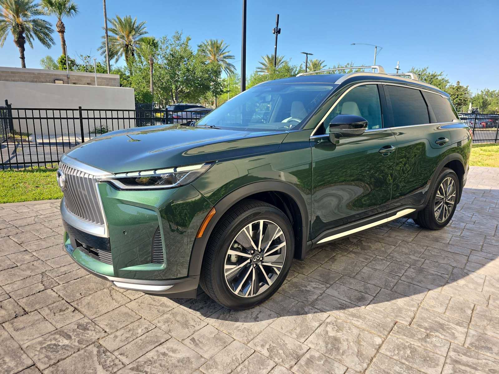 Certified 2026 INFINITI QX60 Luxe w/ Cargo Package FWD image 3