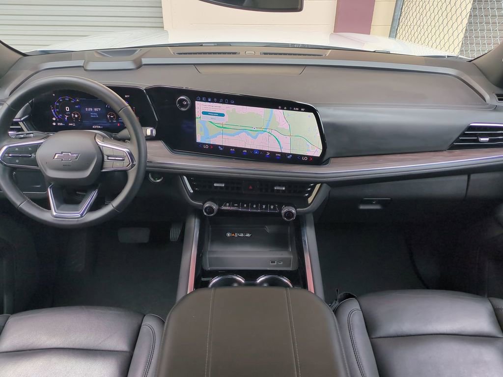 Used 2025 Chevrolet Suburban Z71 AWD/4WD image 19