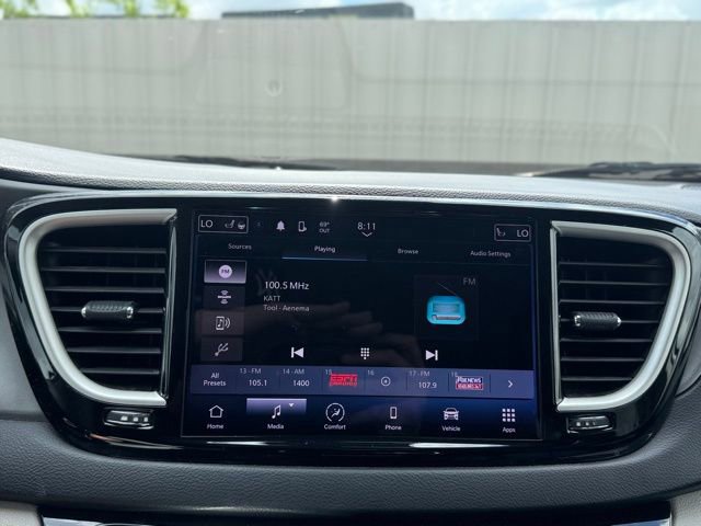 Used 2022 Chrysler Pacifica Touring-L image 17