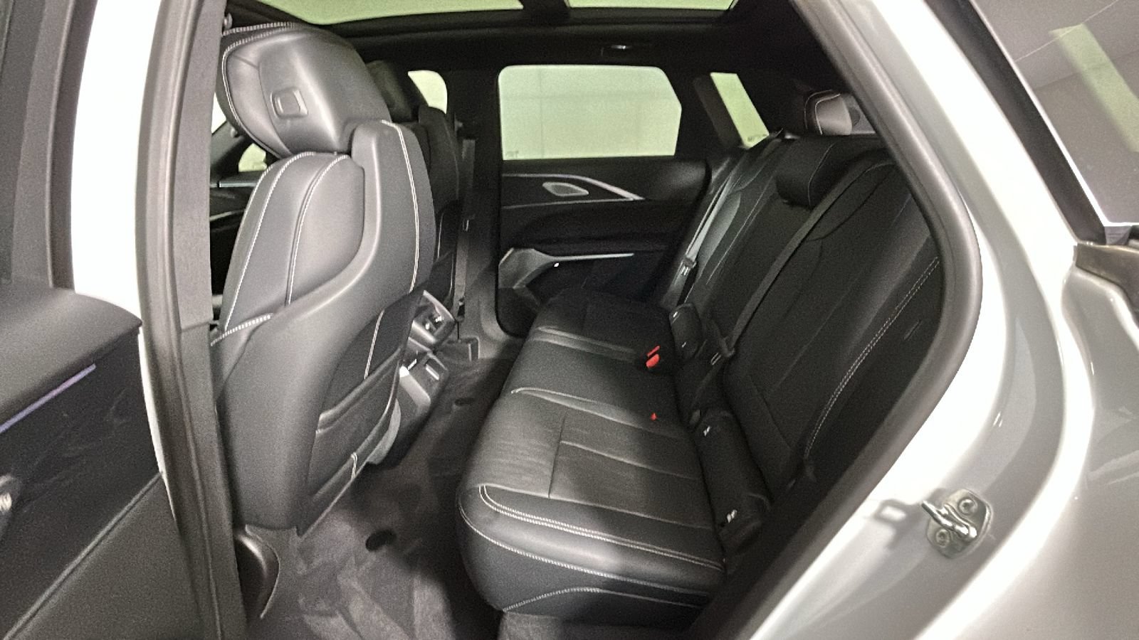 Used 2024 Cadillac Lyriq Sport RWD image 27