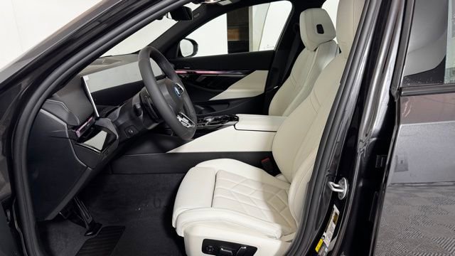 New 2026 BMW 550e xDrive w/ Premium Package image 11
