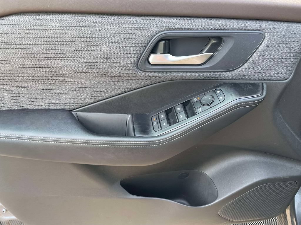 Used 2023 Nissan Rogue SV AWD/4WD image 18