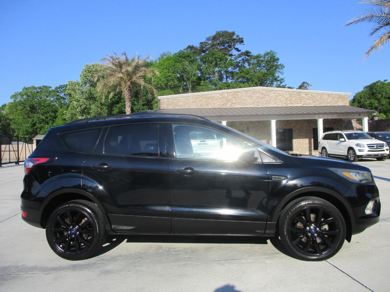 Used 2017 Ford Escape SE w/ SE Sport Appearance Package image 14