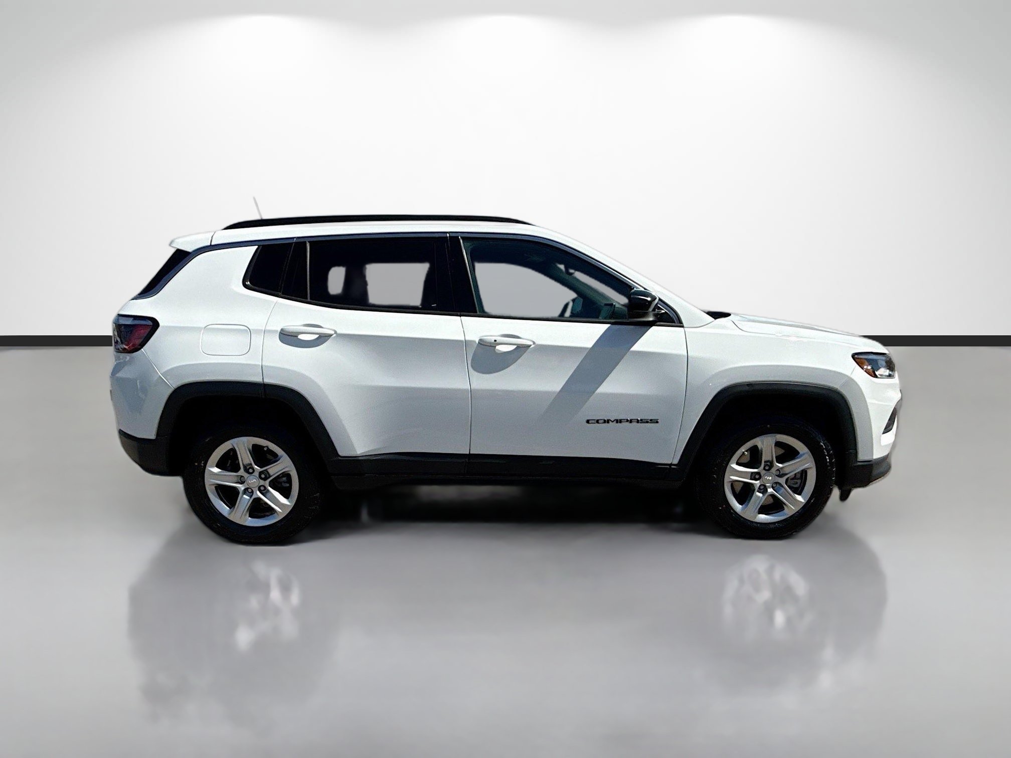 Used 2023 Jeep Compass Latitude AWD/4WD image 2