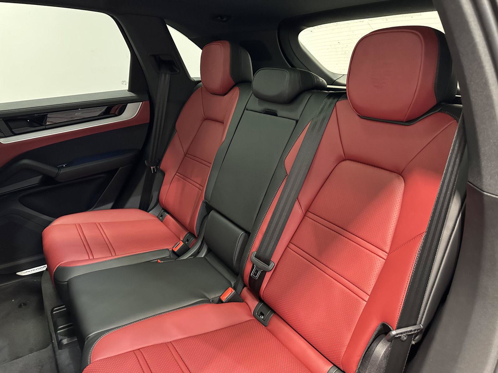 New 2026 Porsche Cayenne Coupe AWD/4WD image 34