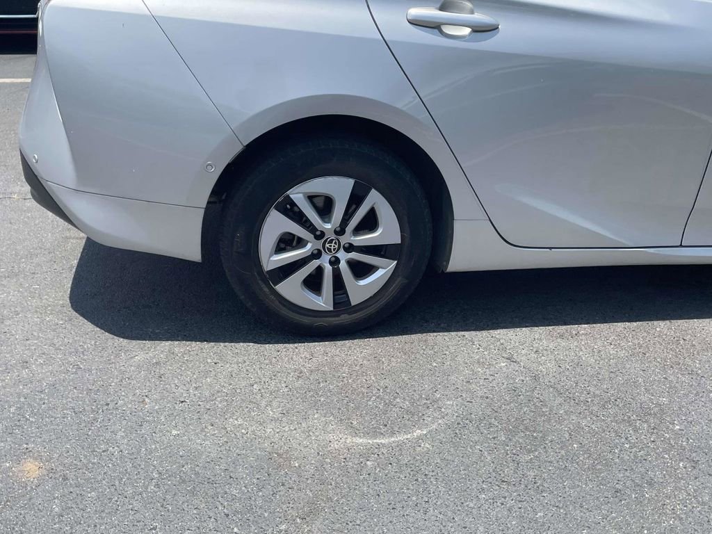 Used 2017 Toyota Prius Two w/ Prius Two Safety Plus Package FWD image 9