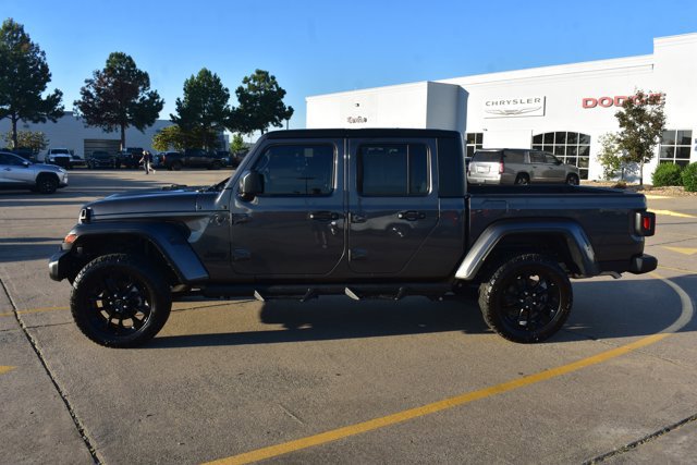 Used 2025 Jeep Gladiator Sport image 8