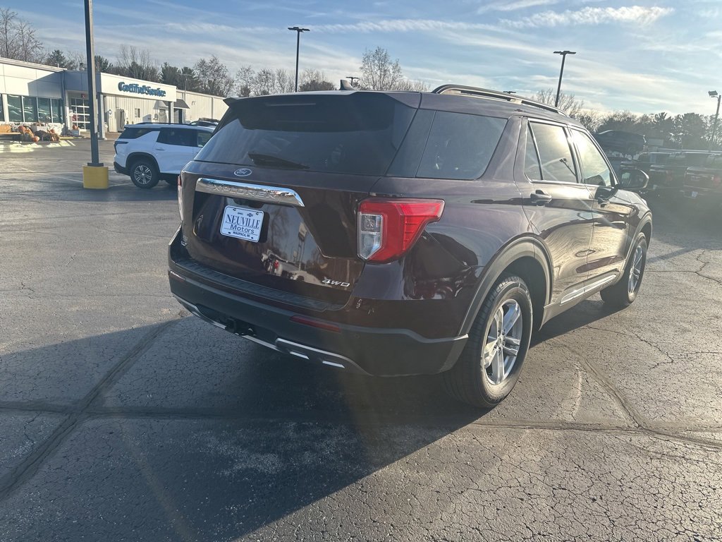 Used 2022 Ford Explorer XLT w/ Equipment Group 202A image 3