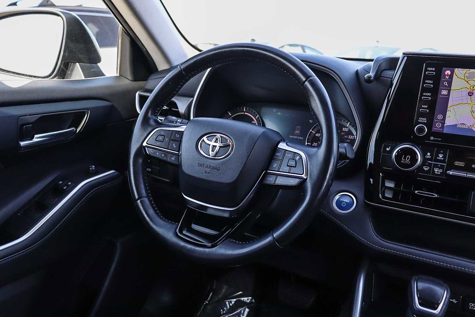 Used 2021 Toyota Highlander XLE image 16