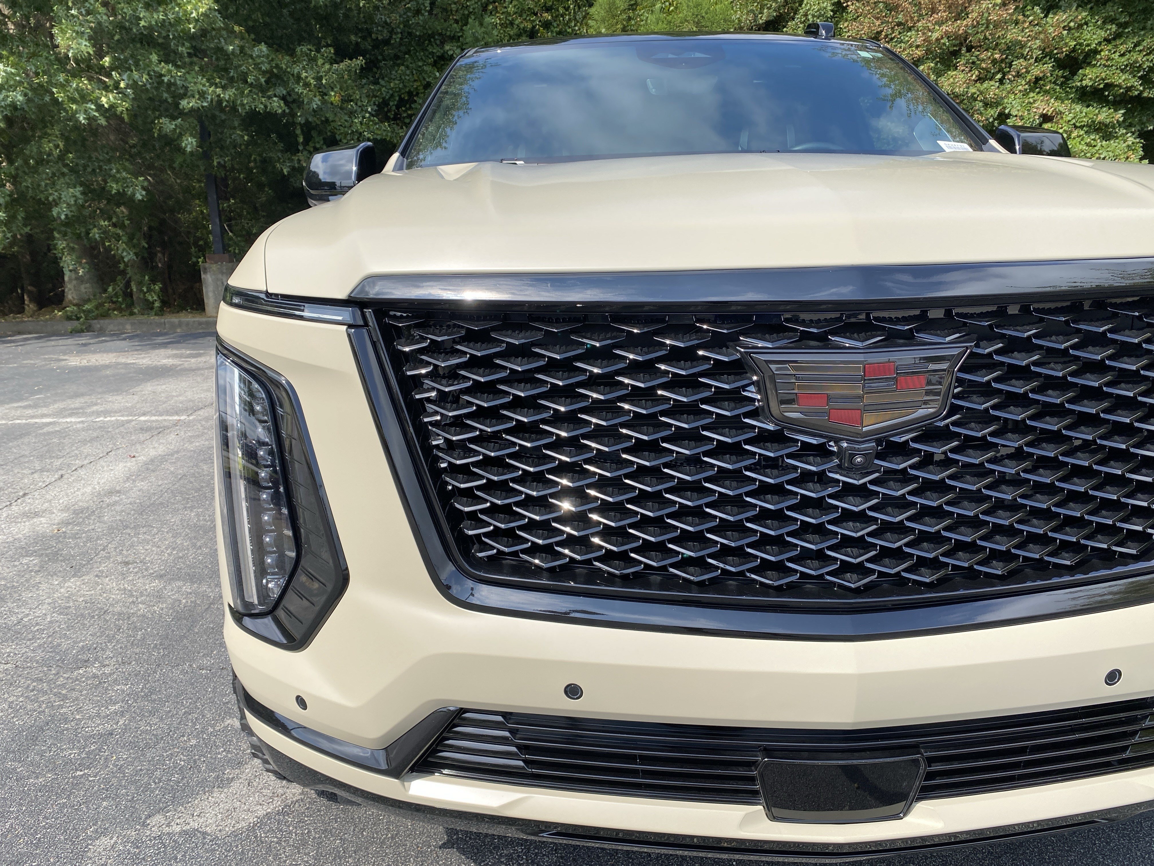 Used 2025 Cadillac Escalade Sport Platinum w/ LPO, Floor Liner Package AWD/4WD image 14