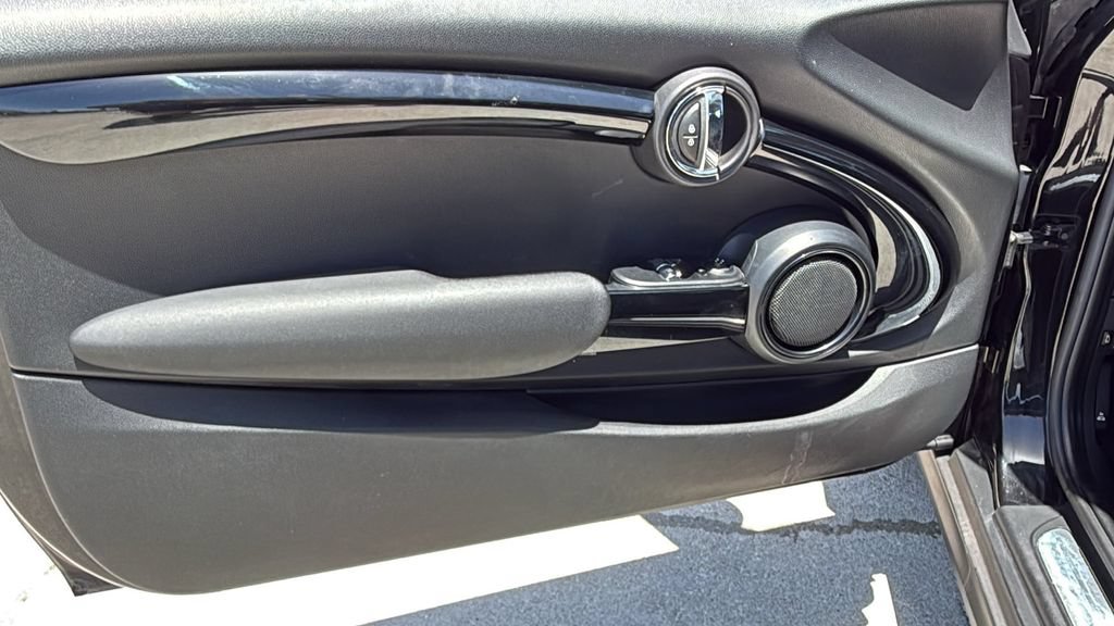 Used 2019 MINI Cooper 2-Door Hardtop FWD image 19