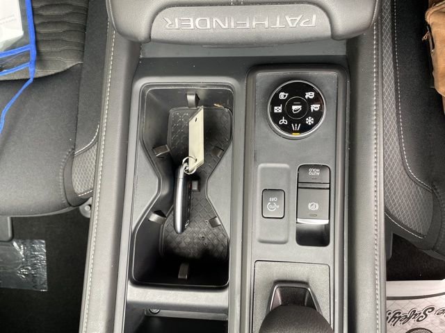 Used 2024 Nissan Pathfinder S AWD/4WD image 12