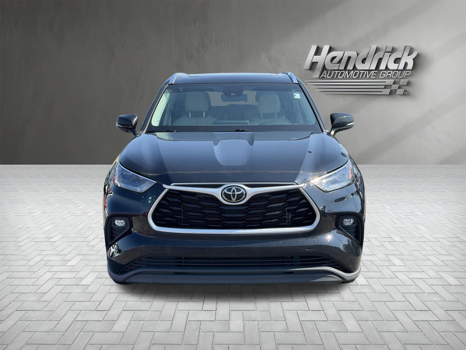Used 2021 Toyota Highlander XLE FWD image 6