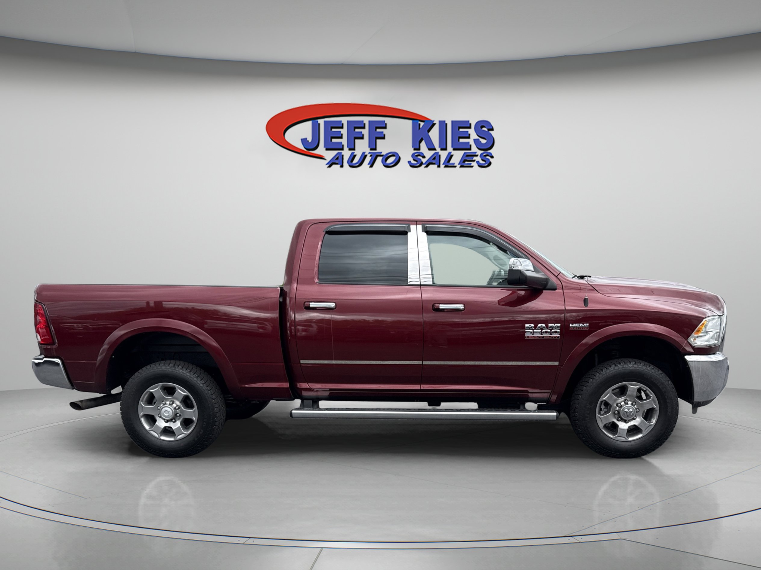 Used 2018 RAM 3500 SLT w/ Luxury Group AWD/4WD image 4