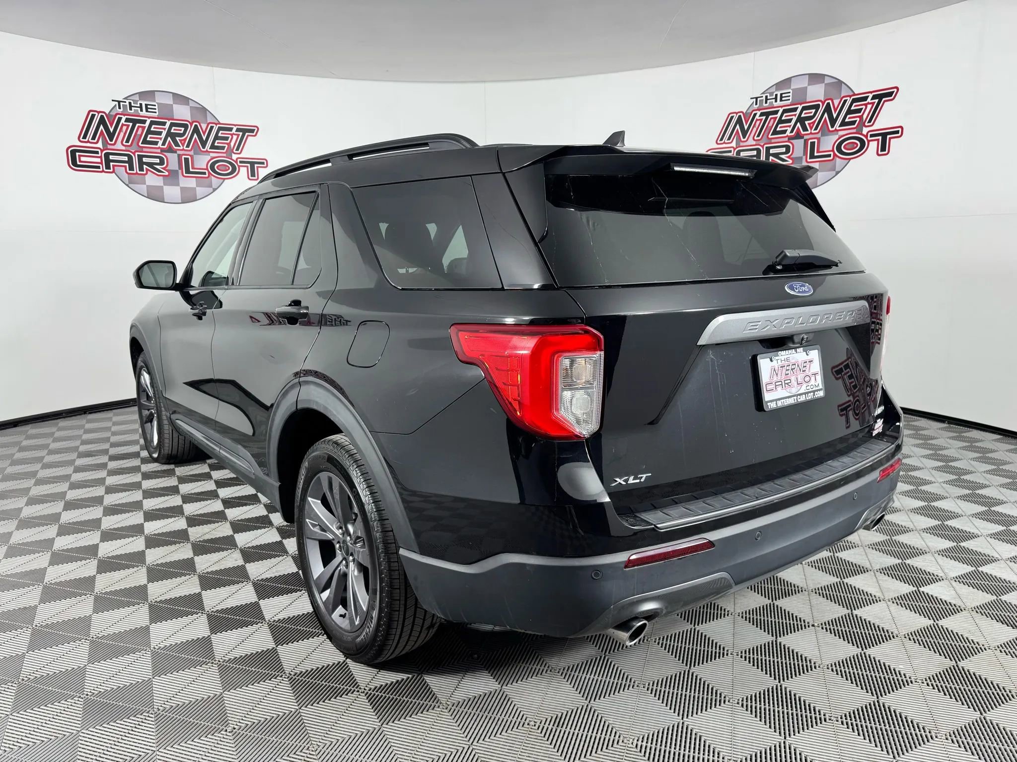 Used 2022 Ford Explorer XLT w/ Equipment Group 202A image 5