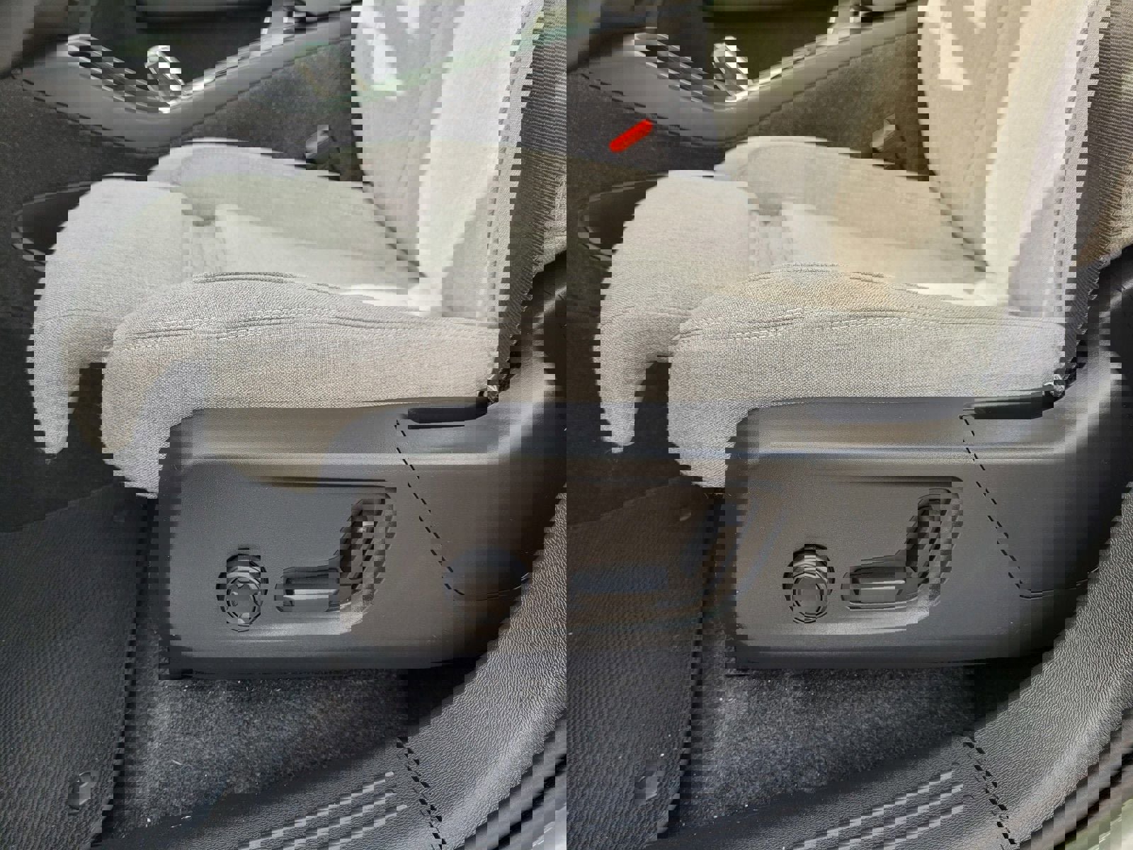 Certified 2023 Volvo XC40 Recharge Ultimate image 10