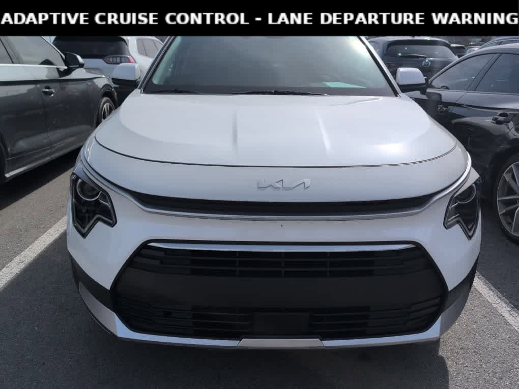 Used 2024 Kia Niro EX image 2