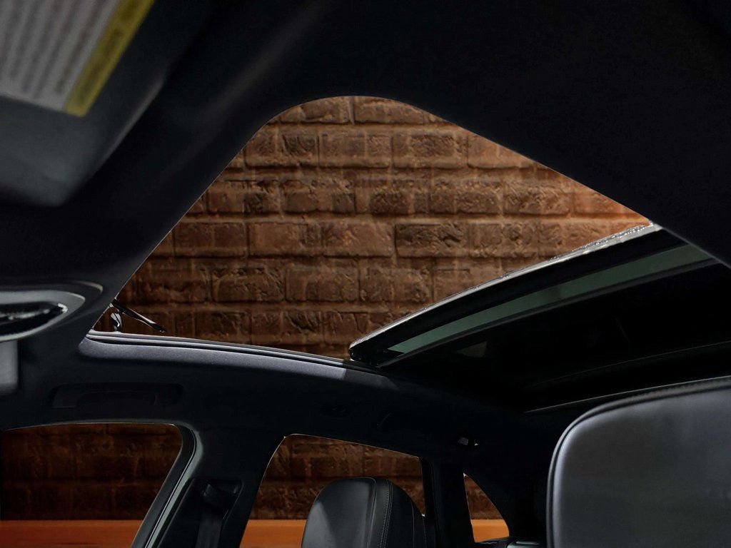 Used 2024 Porsche Macan image 15