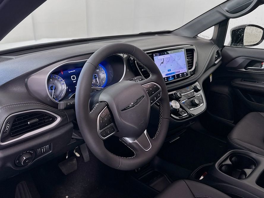 New 2026 Chrysler Pacifica Select image 11