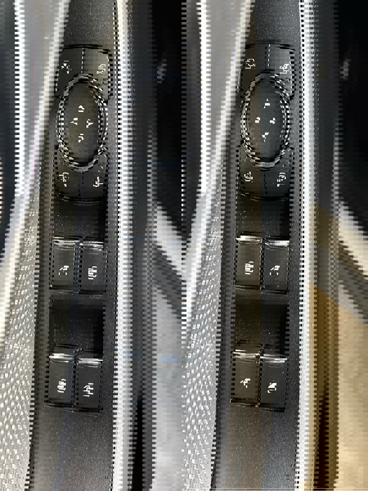 Used 2022 Ford Explorer Limited w/ Limited Technology Package image 23