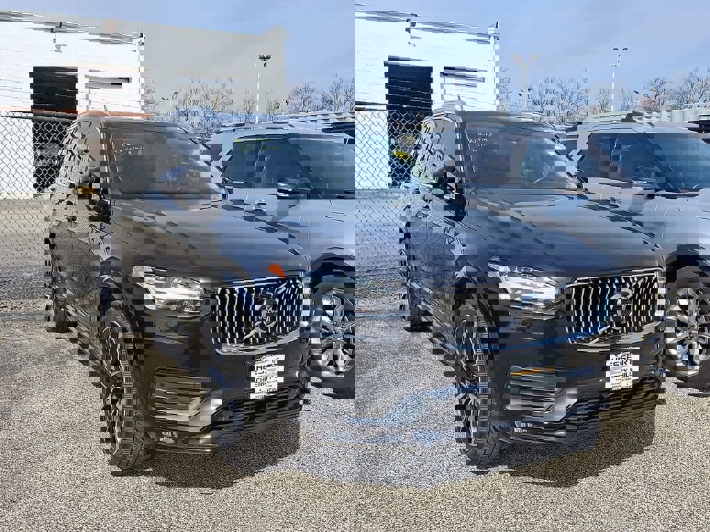 Used 2022 Volvo XC90 T6 Momentum w/ Advanced Package image 5