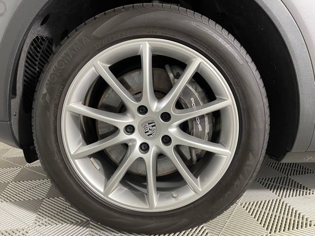 Used 2023 Porsche Cayenne w/ Premium Package image 16
