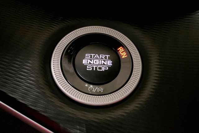 Used 2025 Jeep Grand Cherokee Altitude image 31