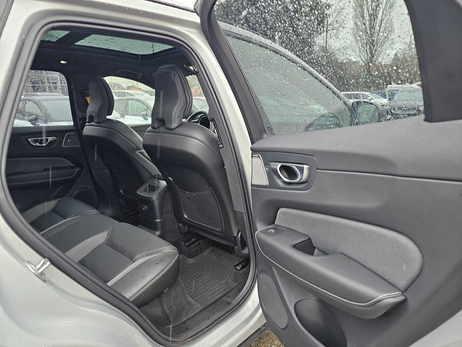 Certified 2025 Volvo XC60 T8 Polestar w/ Protection Package Premier AWD/4WD image 6