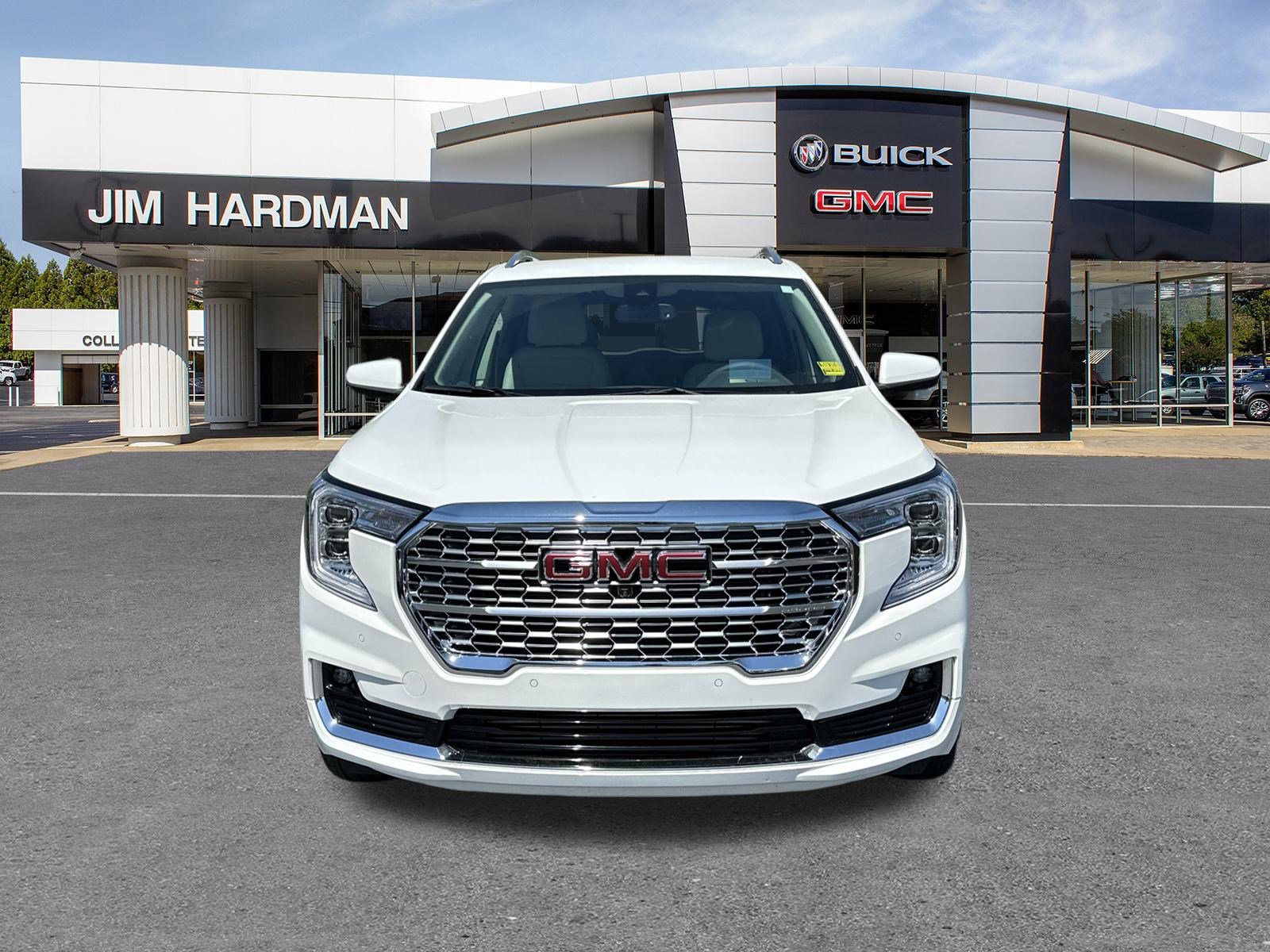Used 2023 GMC Terrain Denali w/ Denali Premium Package image 2