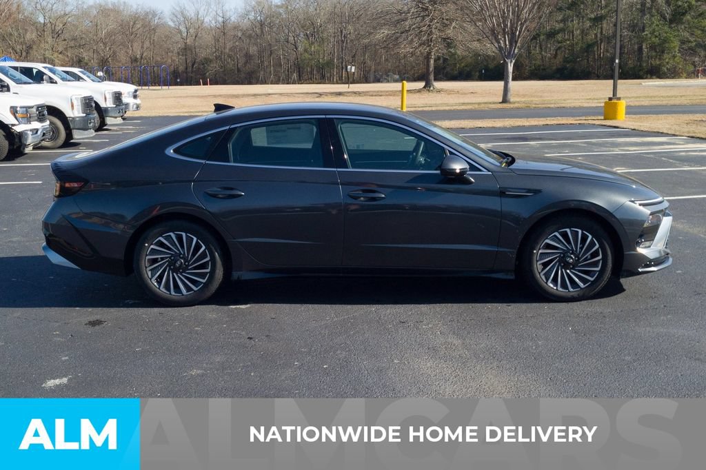 Used 2025 Hyundai Sonata SEL FWD image 4