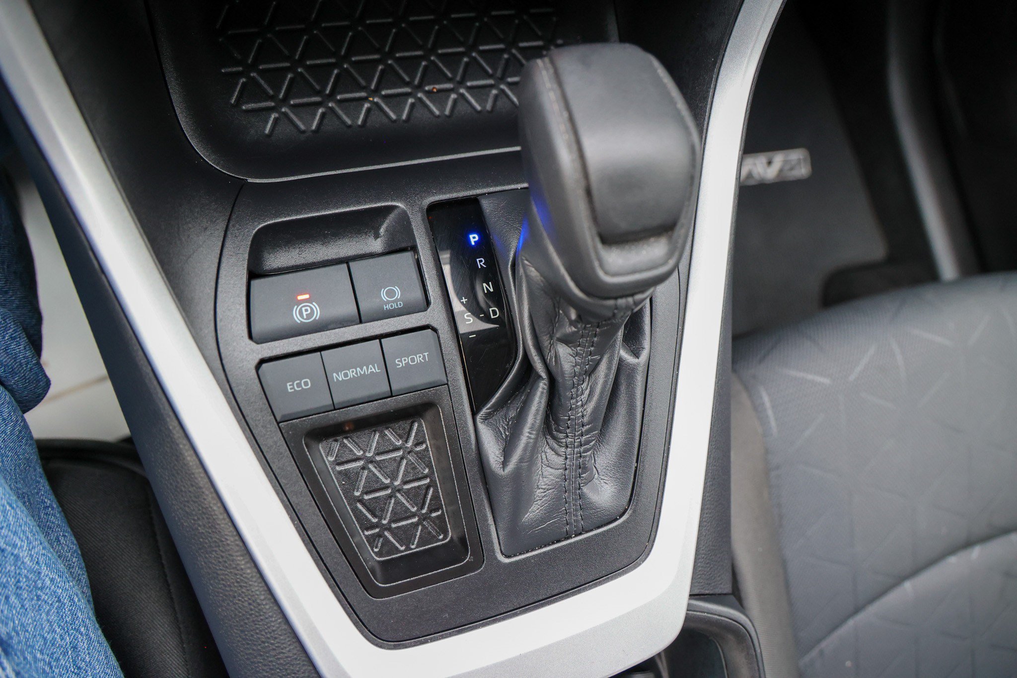 Certified 2025 Toyota RAV4 XLE FWD image 24