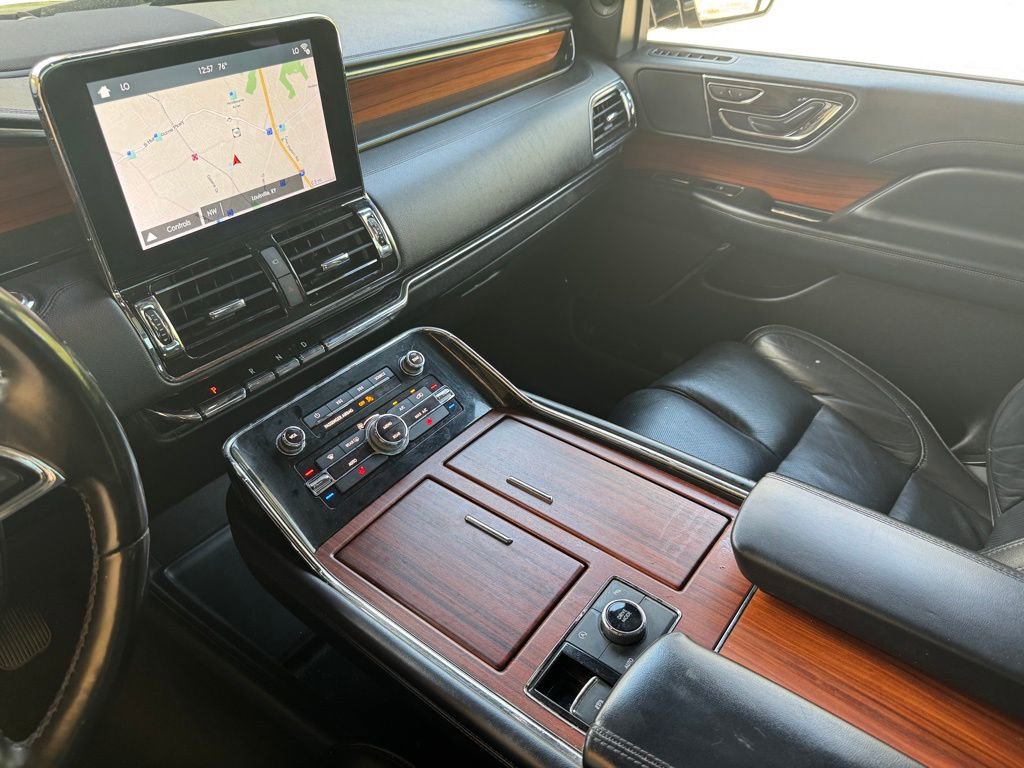 Used 2018 Lincoln Navigator Select image 28