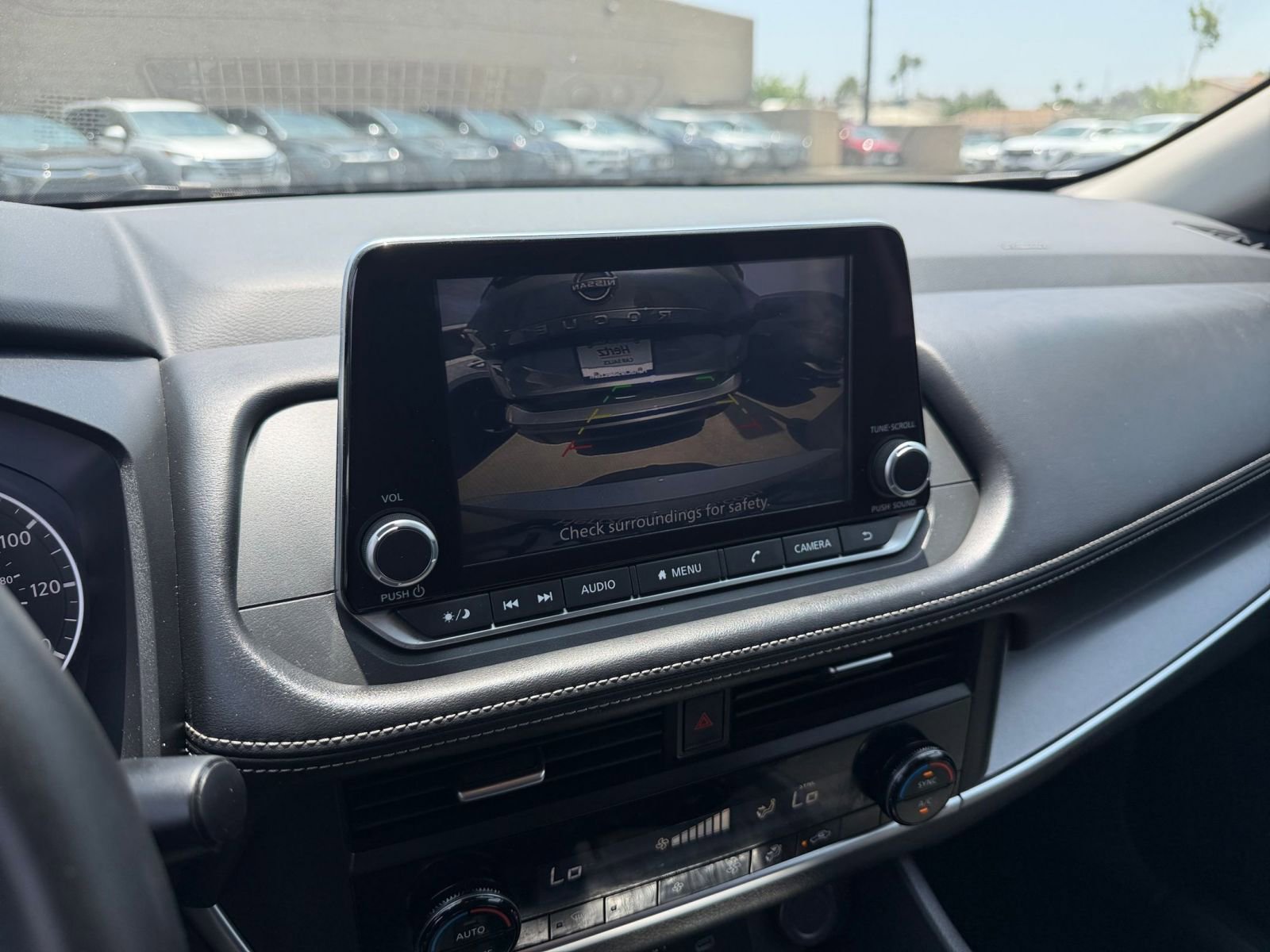 Used 2025 Nissan Rogue SV FWD image 25