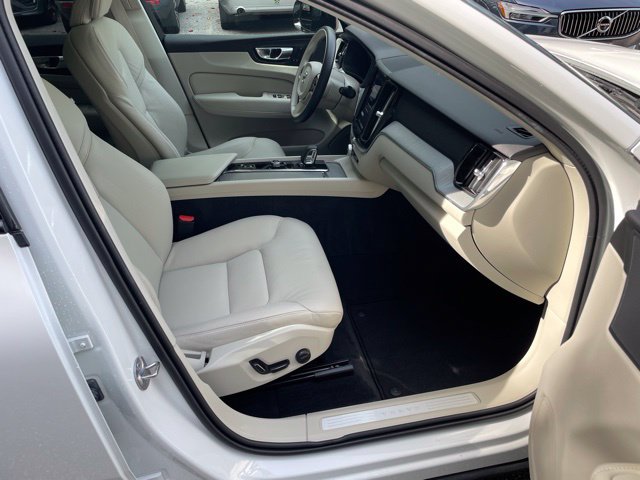 Certified 2024 Volvo XC60 B5 Plus w/ Climate Package AWD/4WD image 13