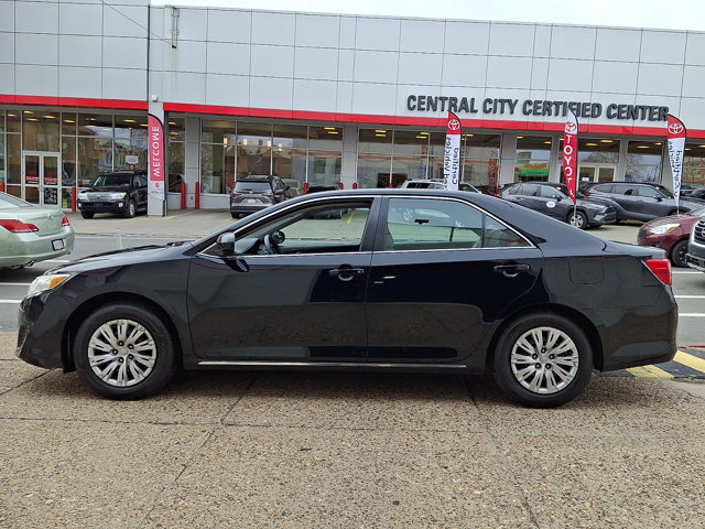 Used 2014 Toyota Camry LE FWD image 4