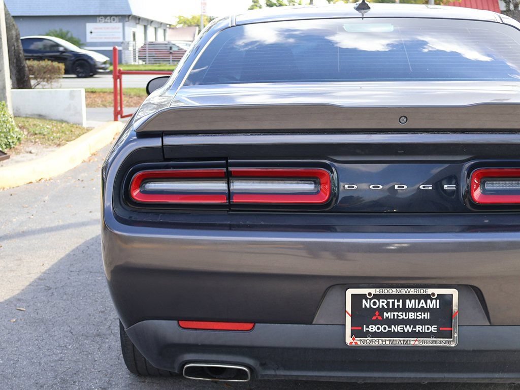 Used 2019 Dodge Challenger SXT RWD image 10
