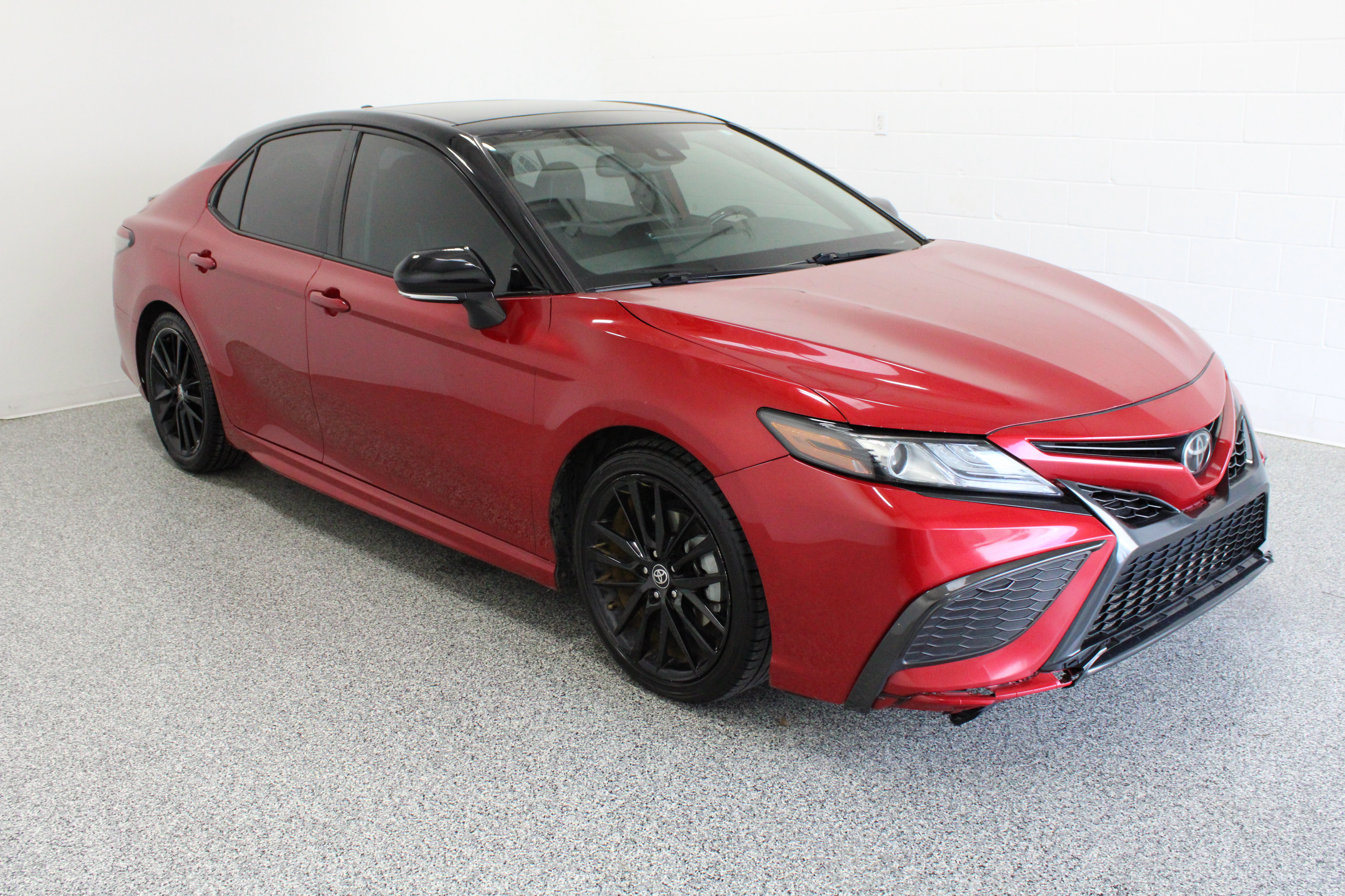 Used 2022 Toyota Camry XSE FWD image 4
