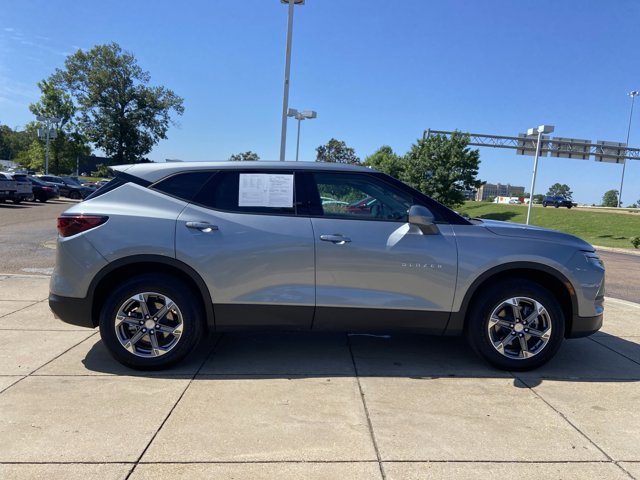 Used 2025 Chevrolet Blazer LT FWD image 10
